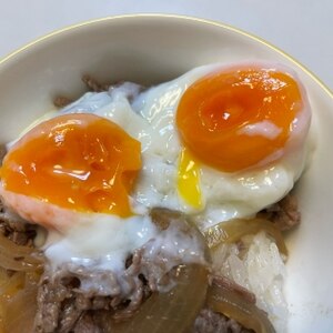 お手軽ランチに☆半熟卵の牛丼